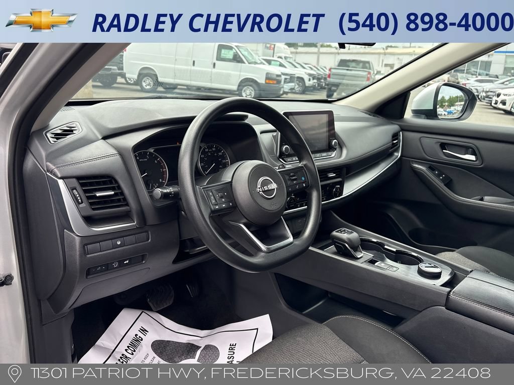Used 2024 Nissan Rogue SV AWD/4WD image 7