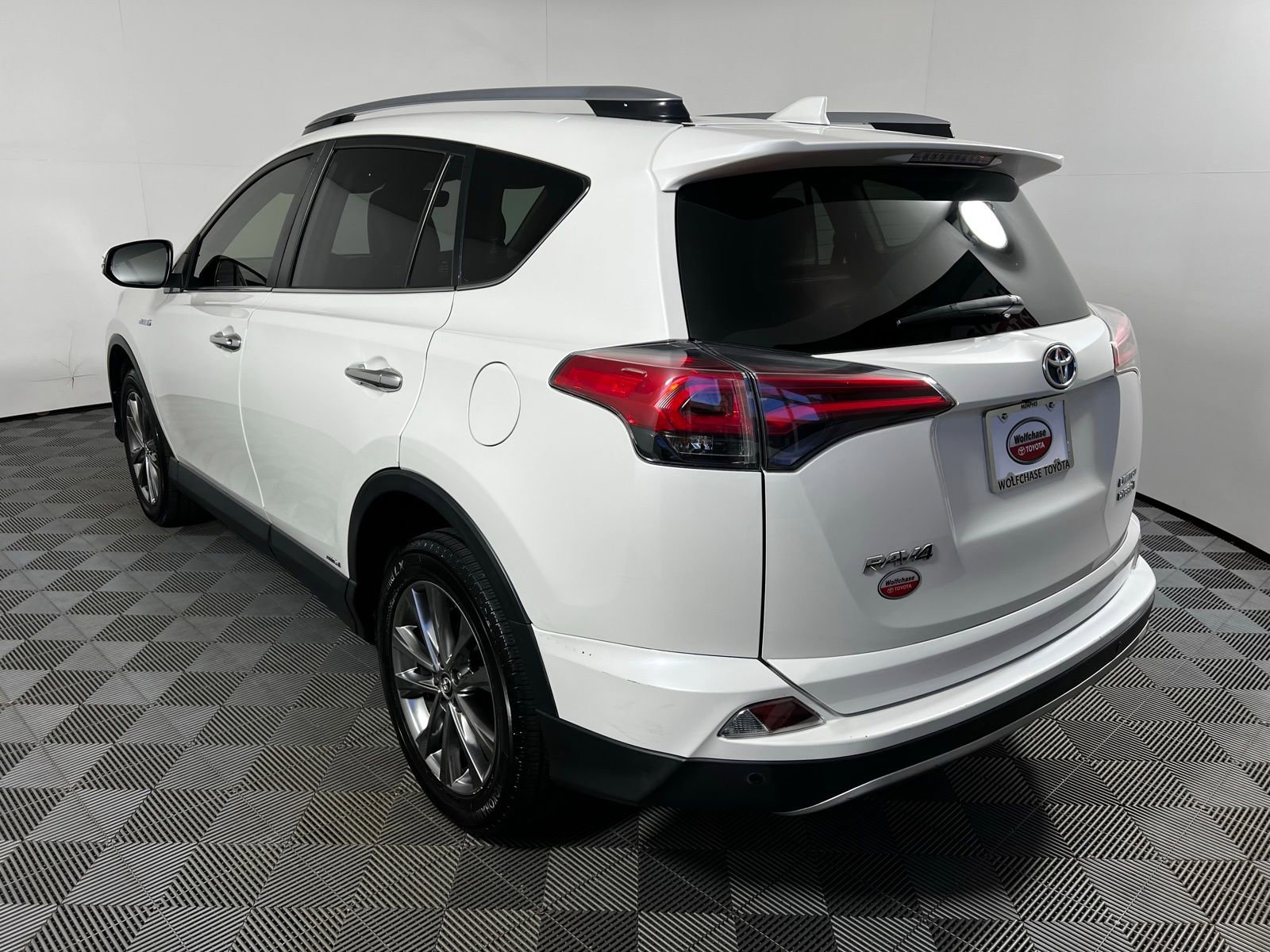 Used 2018 Toyota RAV4 Limited image 7