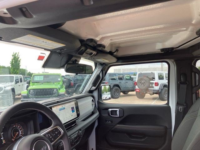 Certified 2025 Jeep Wrangler Unlimited Sahara AWD/4WD image 14