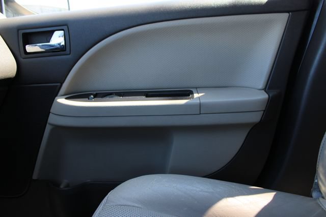Used 2008 Ford Taurus X SEL FWD image 17
