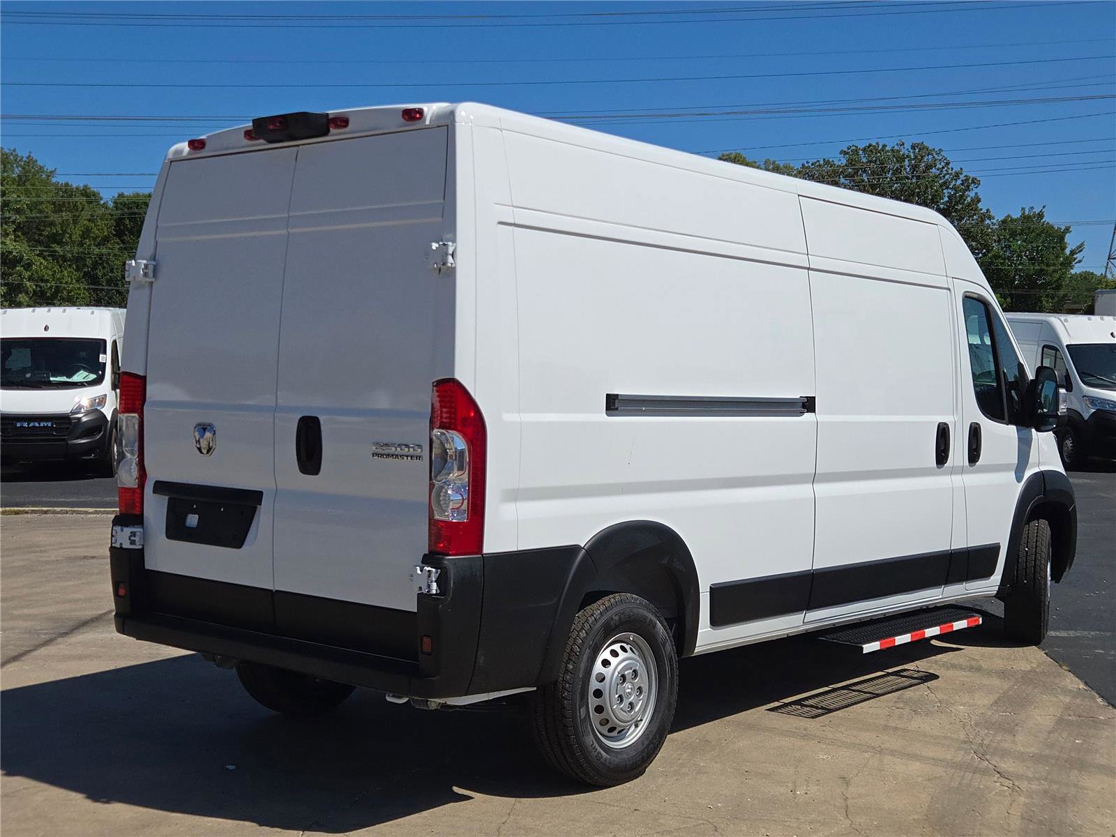 Used 2025 RAM ProMaster 2500 w/ Convenience Group image 13