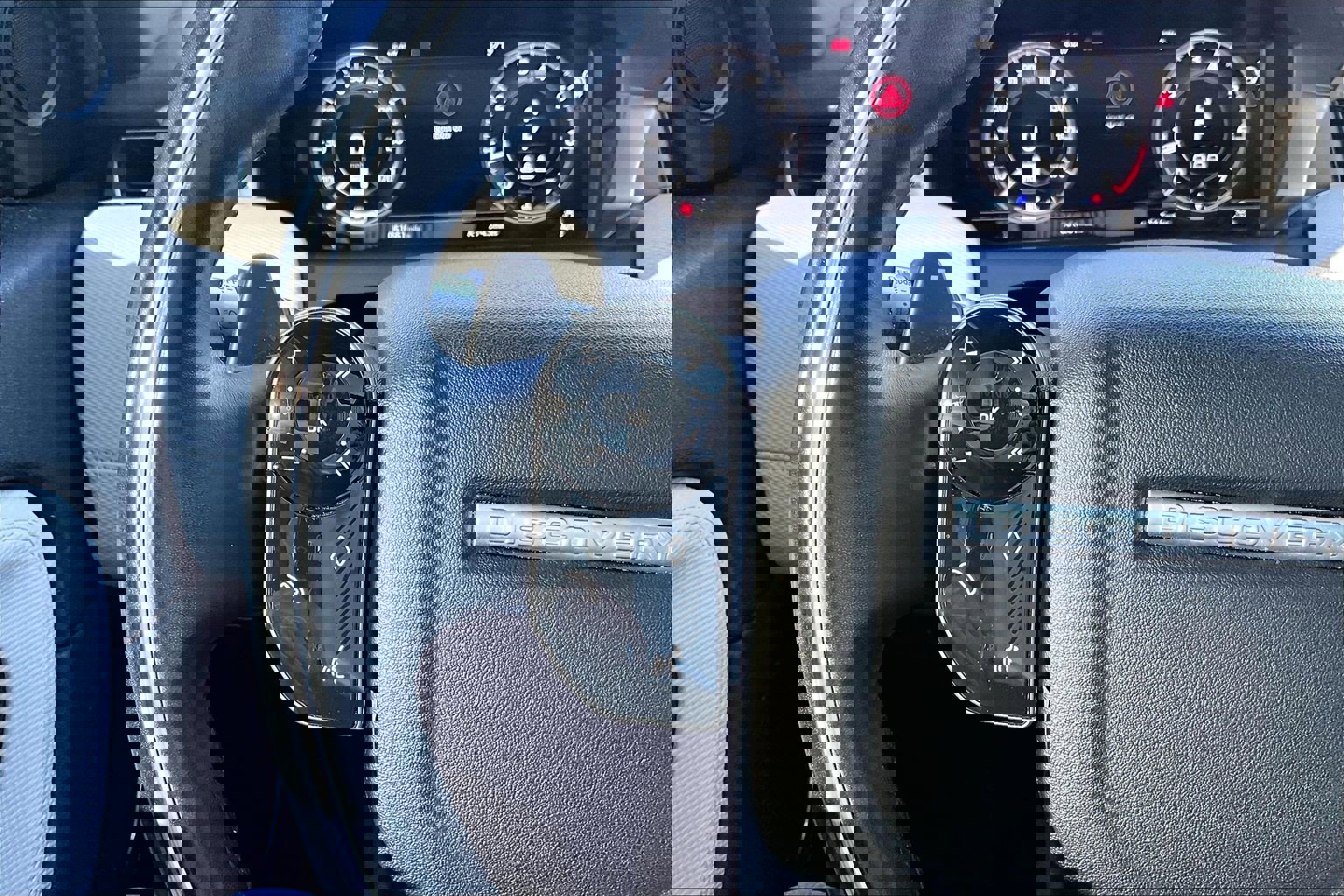 Used 2020 Land Rover Discovery Sport SE R-Dynamic image 16