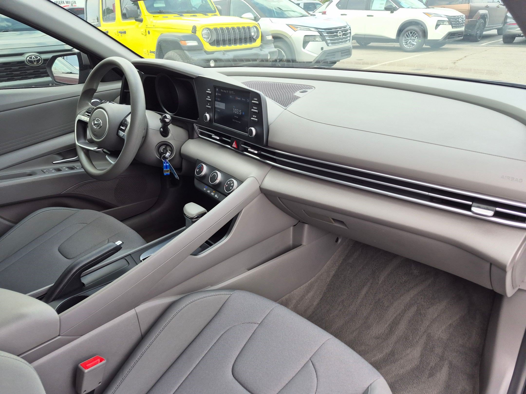Used 2023 Hyundai Elantra SE FWD image 31