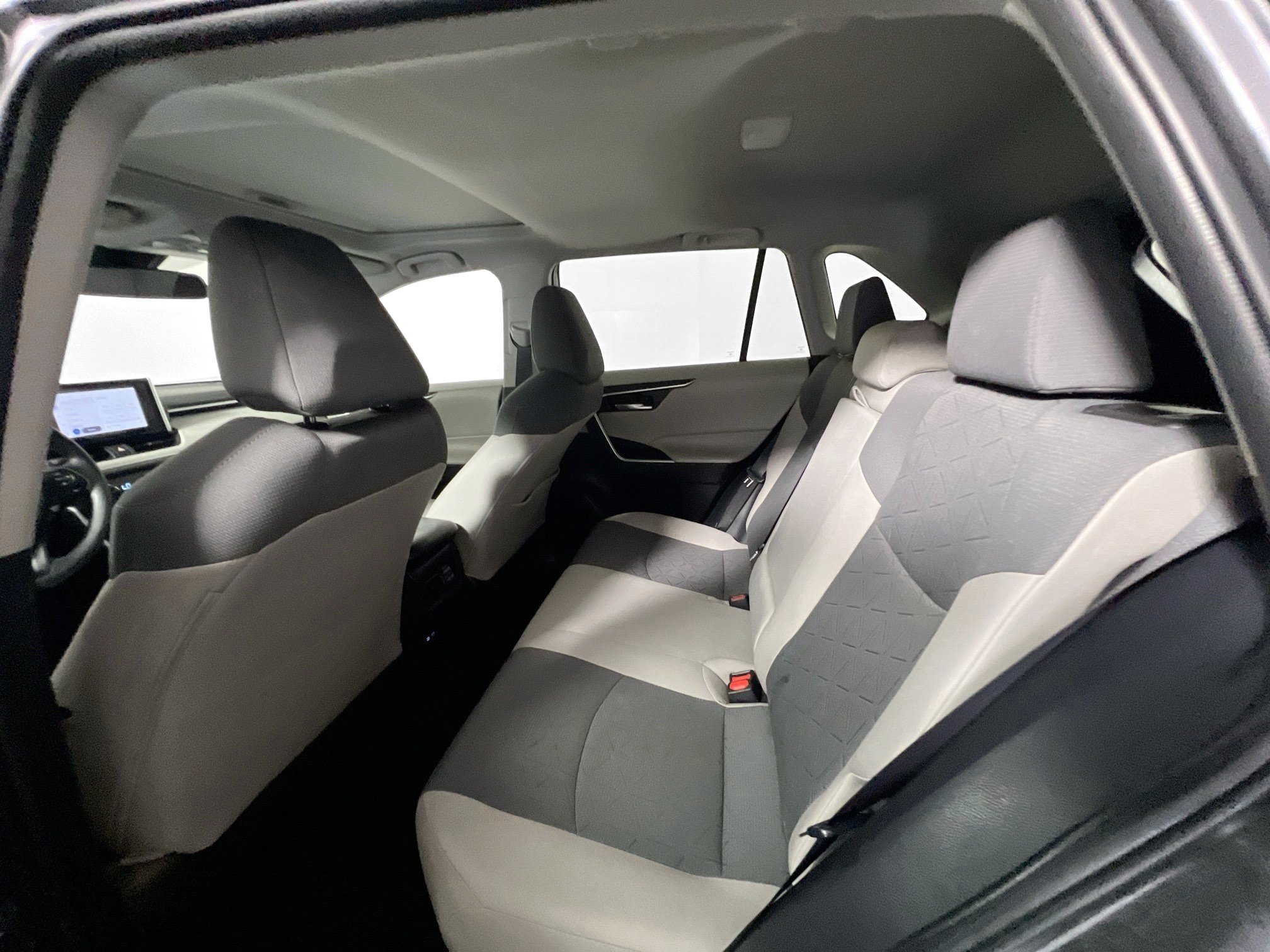 Used 2025 Toyota RAV4 XLE w/ Convenience Package FWD image 28