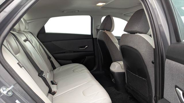 Used 2025 Hyundai Elantra Limited FWD image 18