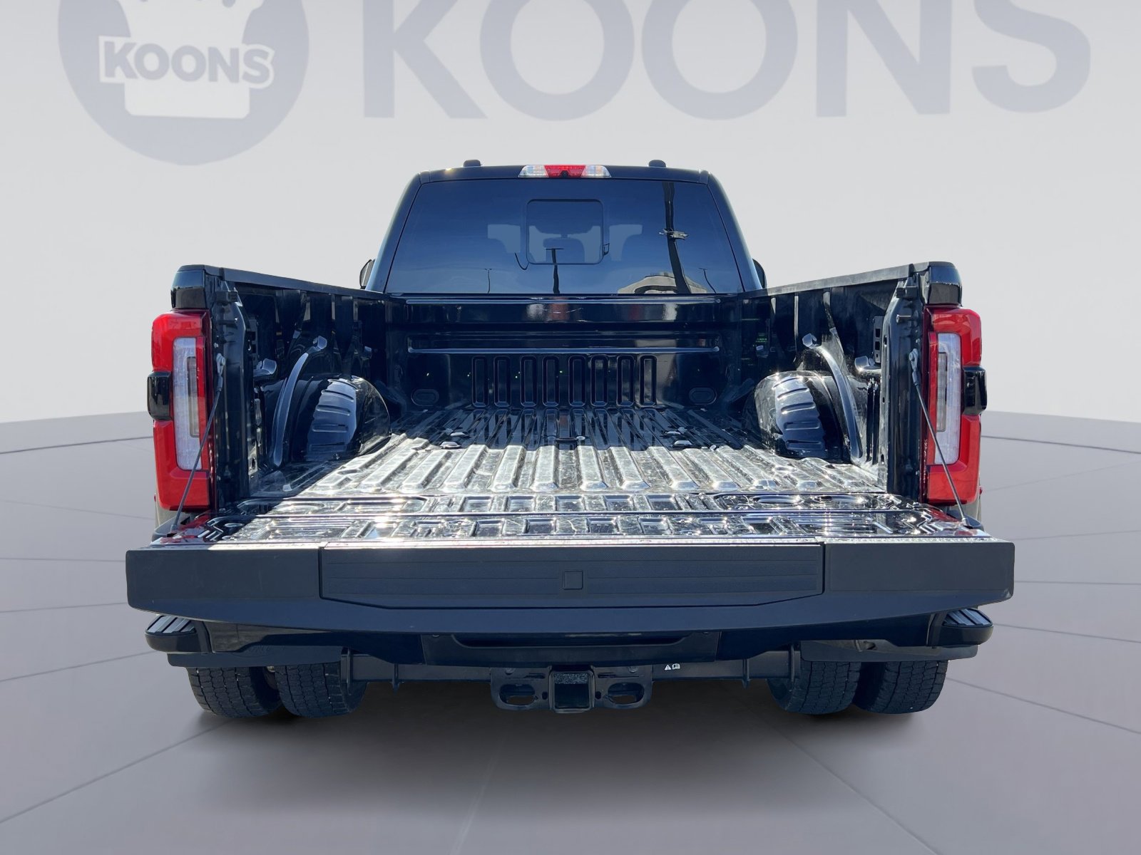 Certified 2025 Ford F450 Platinum w/ Platinum Plus Package image 26
