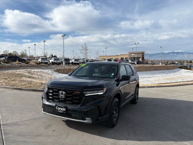 Used 2025 Honda Pilot TrailSport video 3