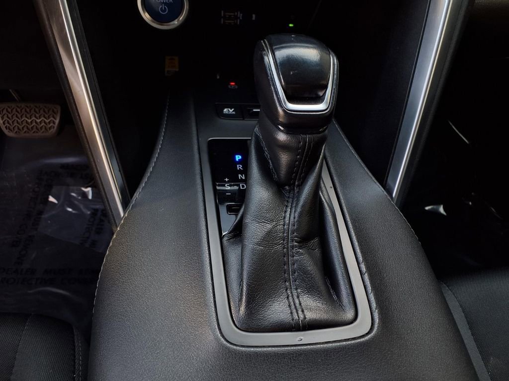 Certified 2021 Toyota Venza LE w/ Carpet Mat Package (TMS) image 12