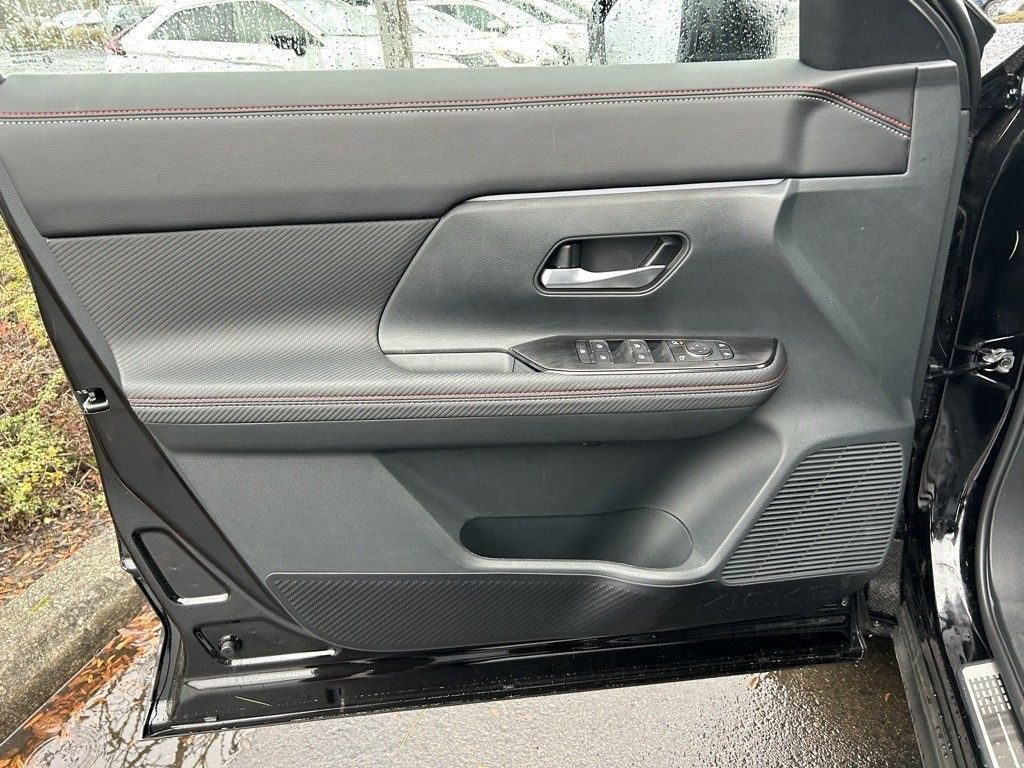 New 2025 Nissan Kicks SR w/ Illumination Package image 9