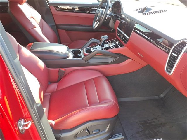 Used 2023 Porsche Cayenne Platinum Edition image 19