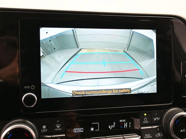 Used 2024 Toyota Highlander LE FWD image 20