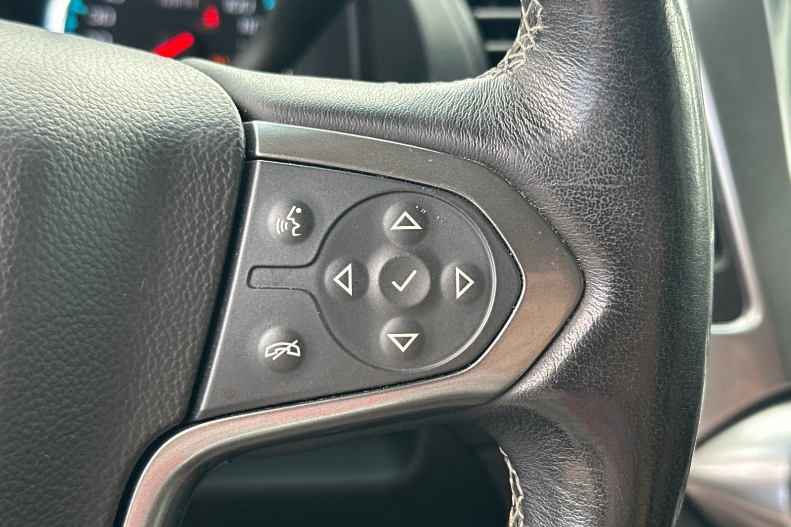 Used 2019 Chevrolet Suburban Premier w/ Premier Plus Edition AWD/4WD image 37
