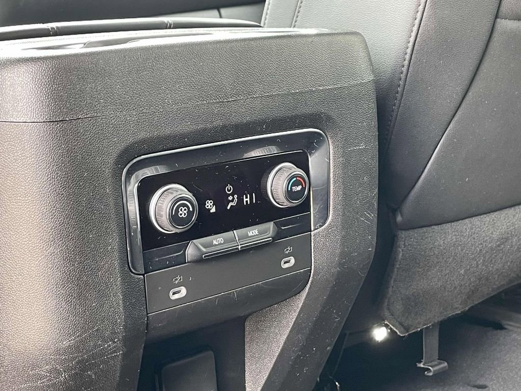 Used 2023 Chevrolet Suburban LT image 11