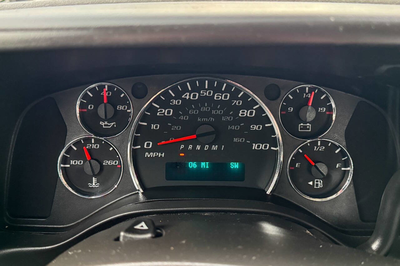 Used 2017 Chevrolet Express 2500 image 24