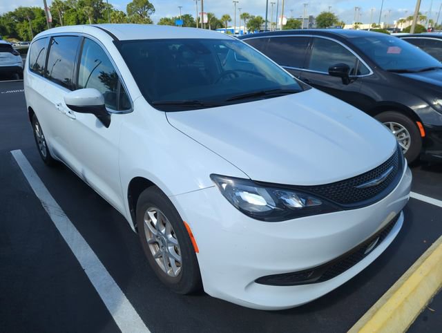 Used 2023 Chrysler Voyager LX FWD image 1