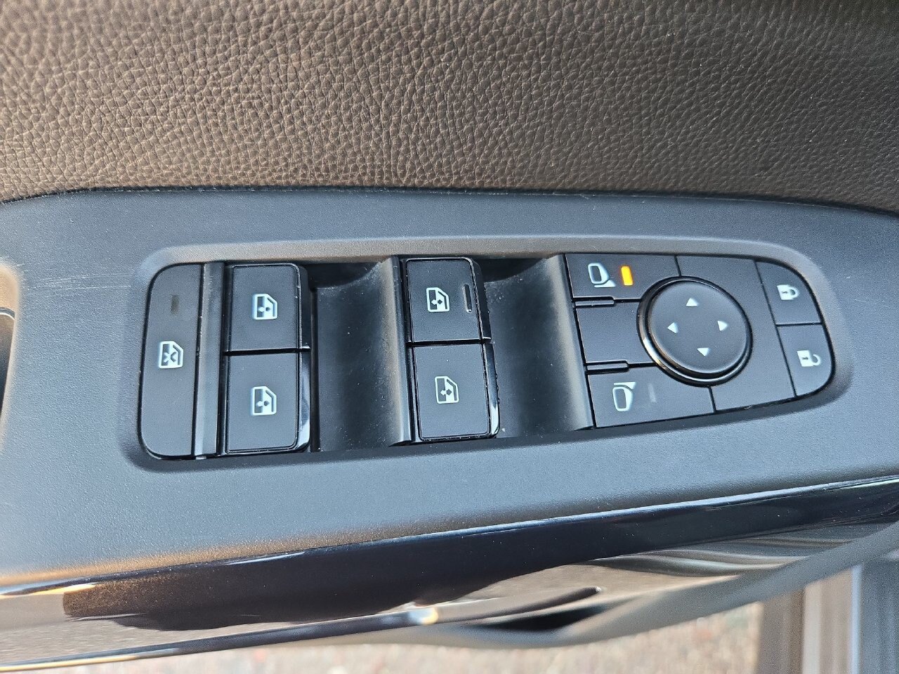 Certified 2025 Nissan Pathfinder SV FWD image 28