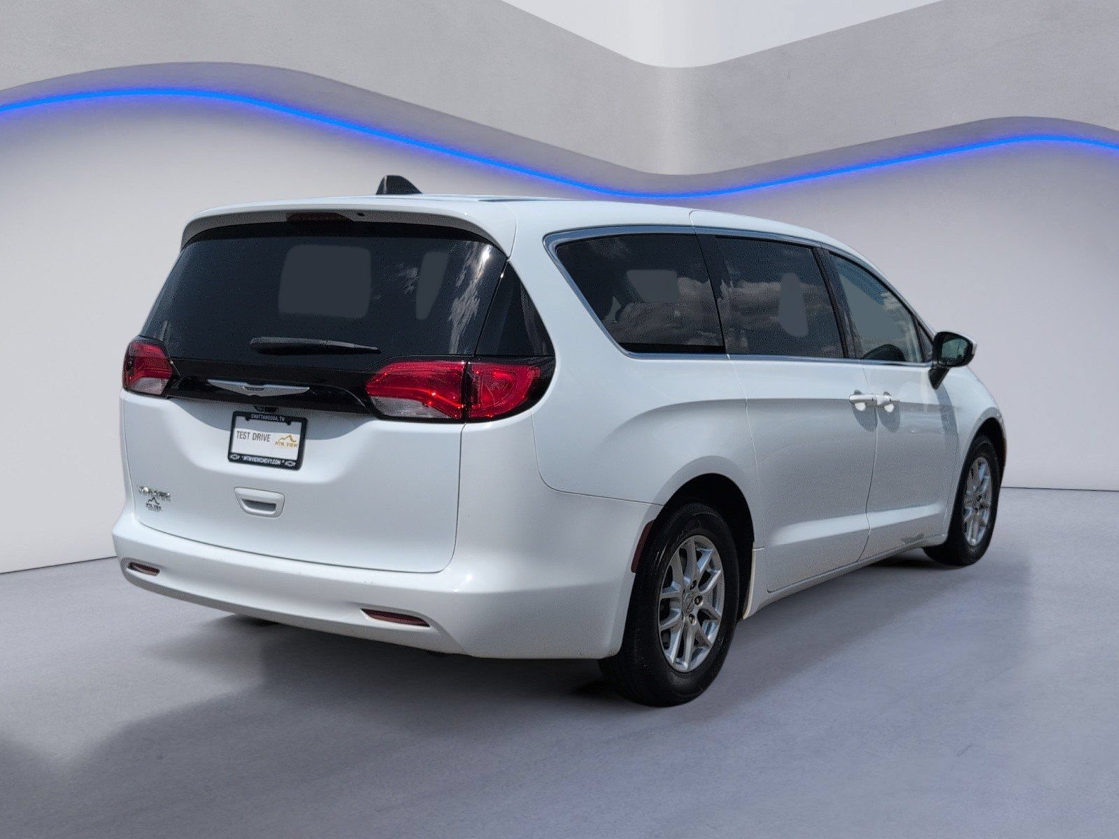 Used 2023 Chrysler Voyager LX FWD image 9