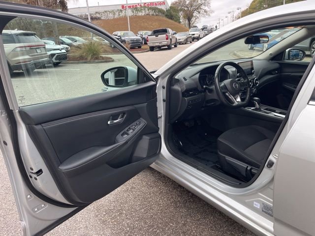 Used 2023 Nissan Sentra SV w/ All-Weather Package FWD image 4