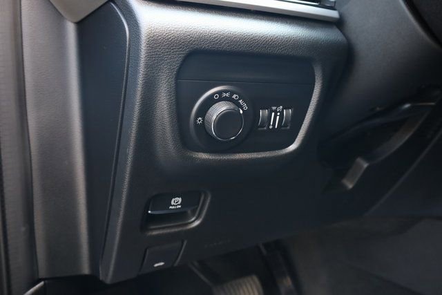 Used 2022 Jeep Grand Cherokee Laredo w/ Luxury Tech Group I image 11