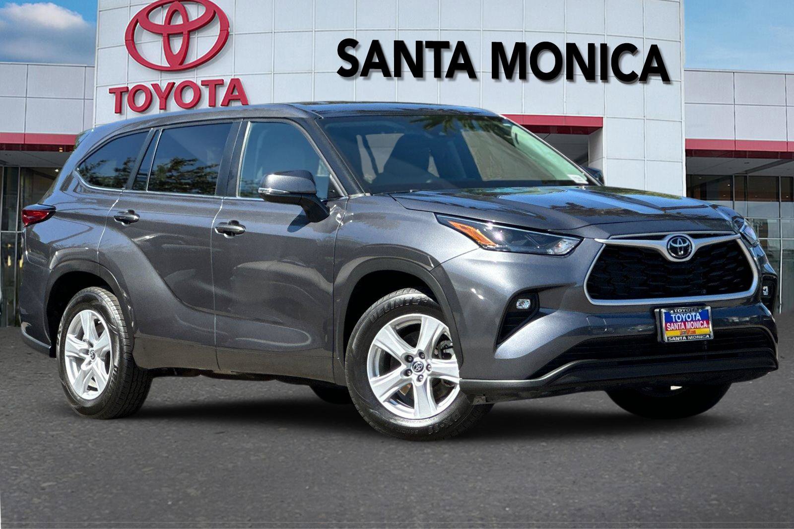 Used 2023 Toyota Highlander LE