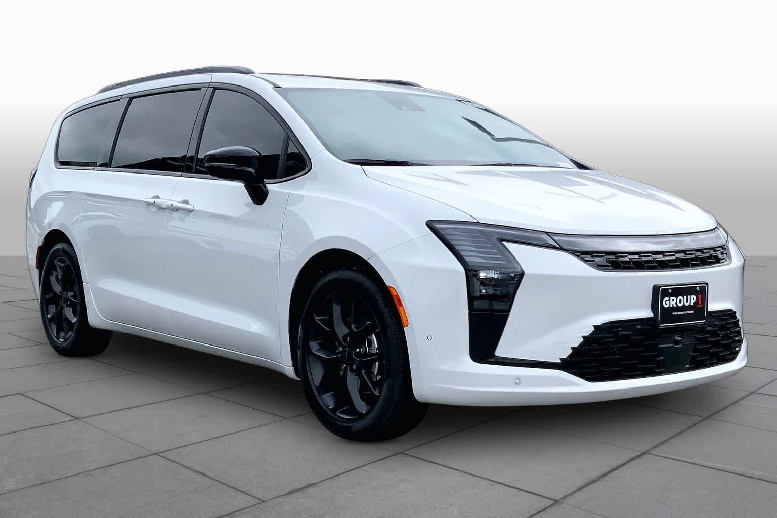 New 2027 Chrysler Pacifica Limited FWD image 2