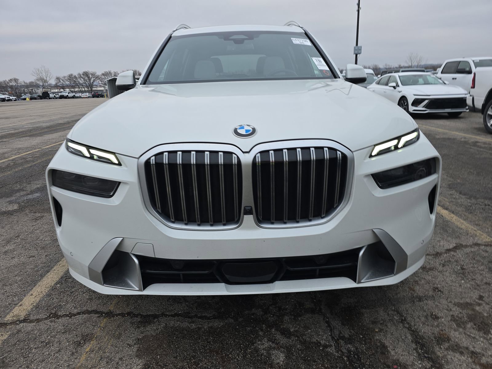 Used 2025 BMW X7 xDrive40i w/ Climate Comfort Package image 2