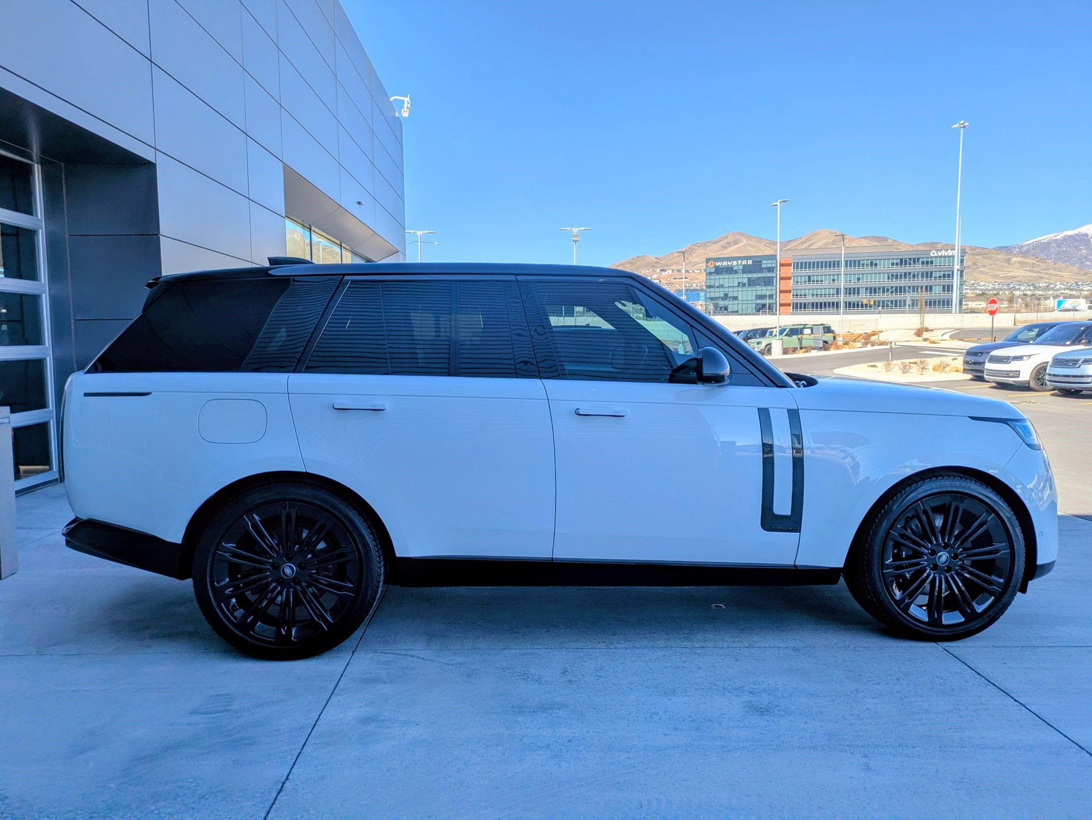 Certified 2024 Land Rover Range Rover Autobiography image 5