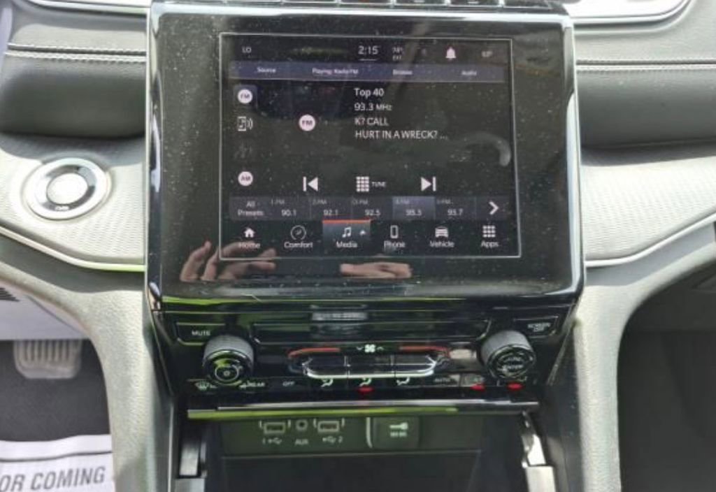 Used 2024 Jeep Grand Cherokee Laredo RWD image 8