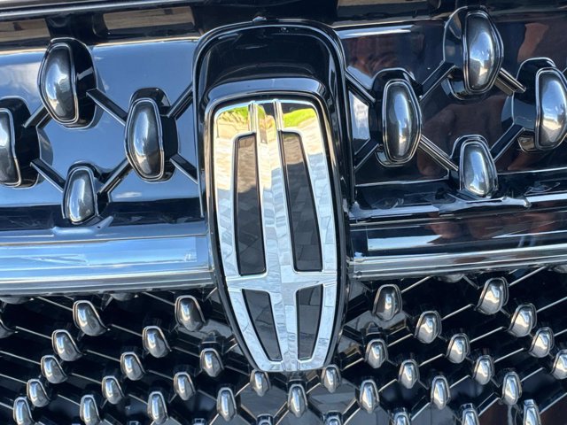 New 2025 Lincoln Nautilus Premier w/ Equipment Group 102A image 7