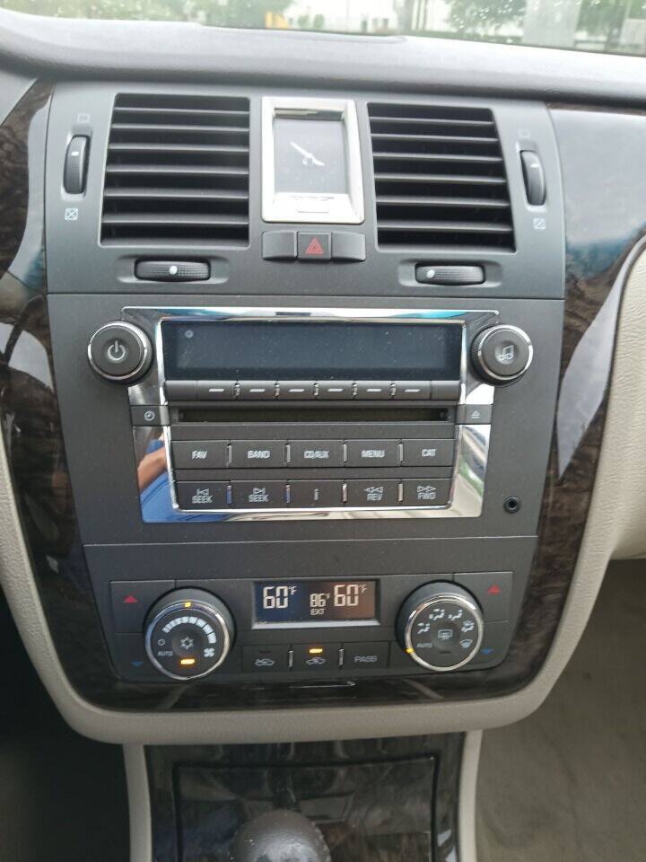 Used 2010 Cadillac DTS FWD image 10