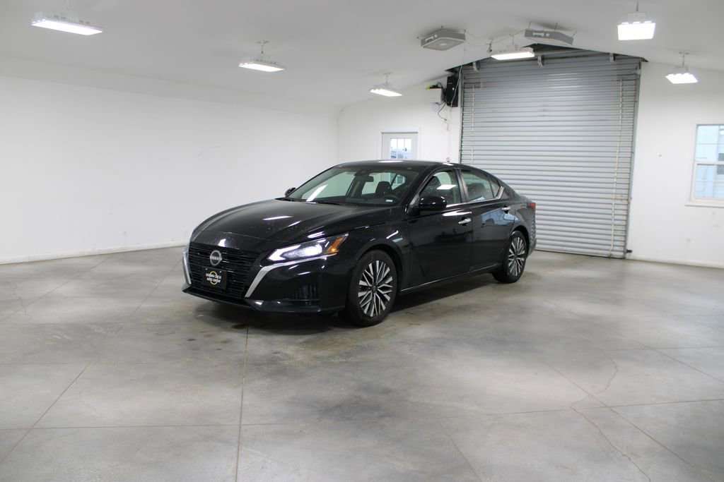 Used 2023 Nissan Altima 2.5 SV FWD image 4