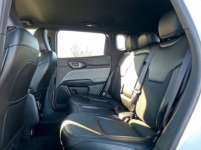 Used 2024 Jeep Compass Latitude image 10