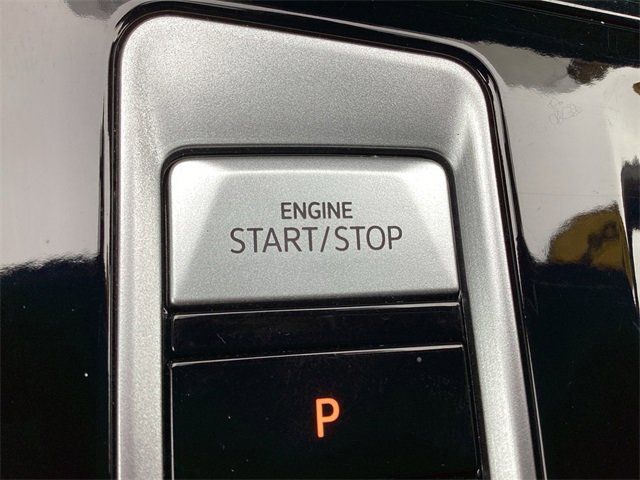 Used 2024 Volkswagen Atlas Cross Sport SEL Premium R-Line image 19