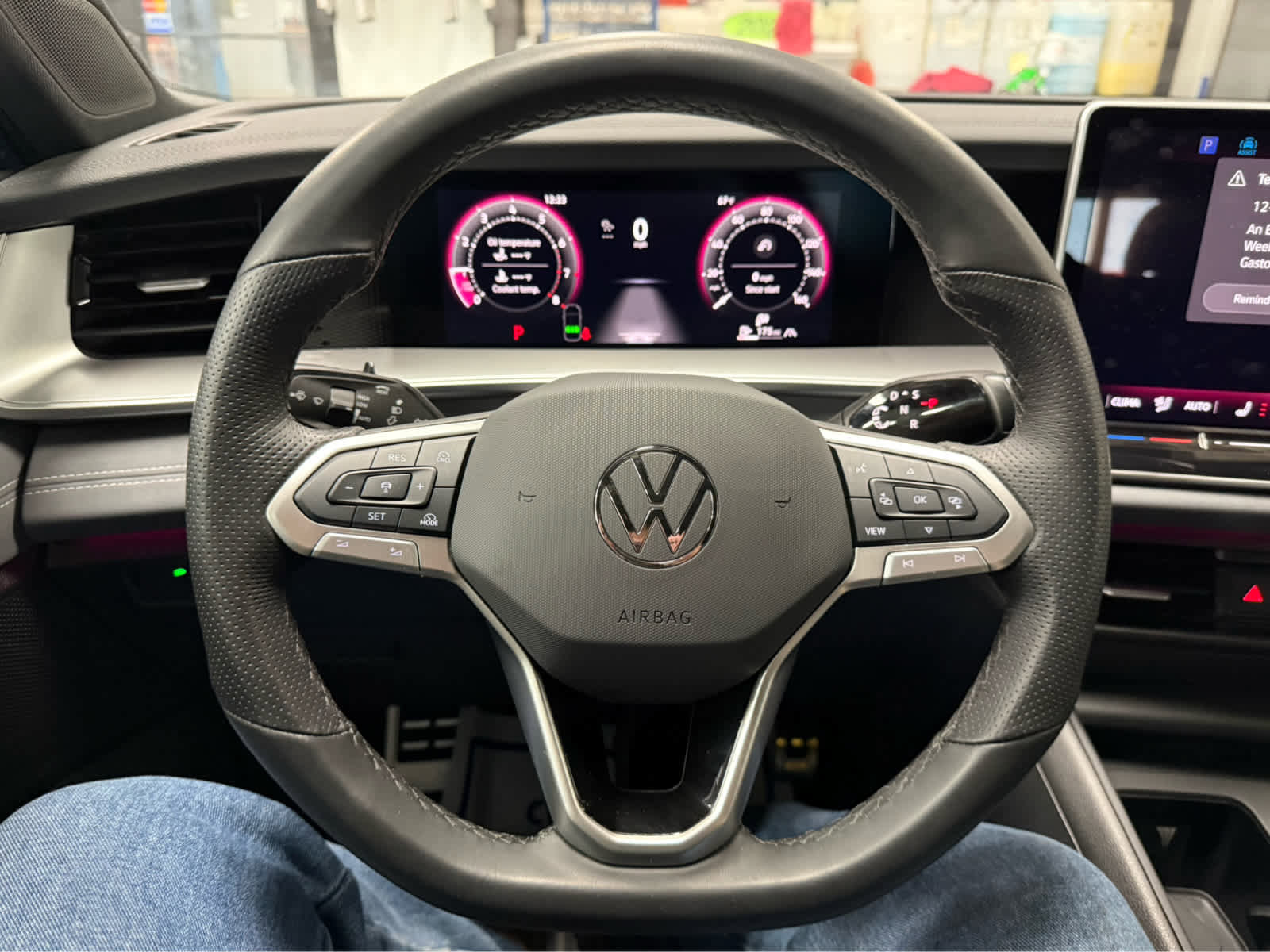 Used 2025 Volkswagen Tiguan SE R-Line AWD/4WD image 10