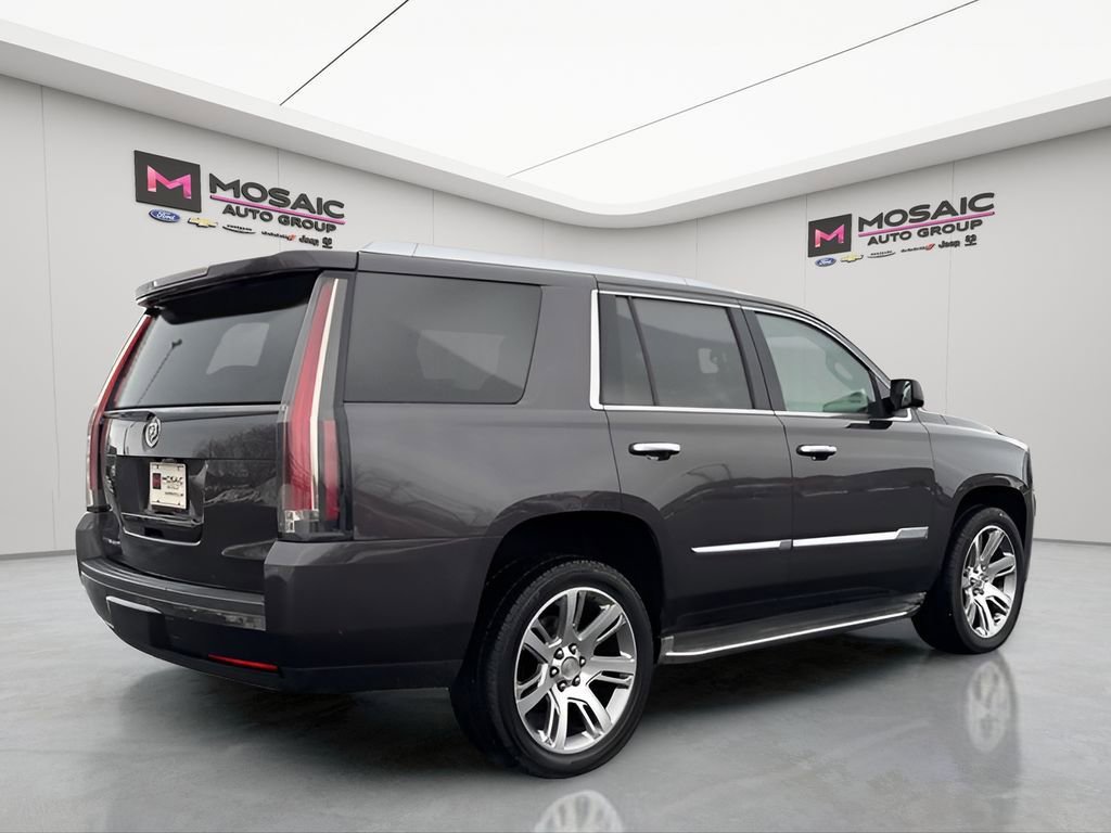 Used 2015 Cadillac Escalade Luxury image 3
