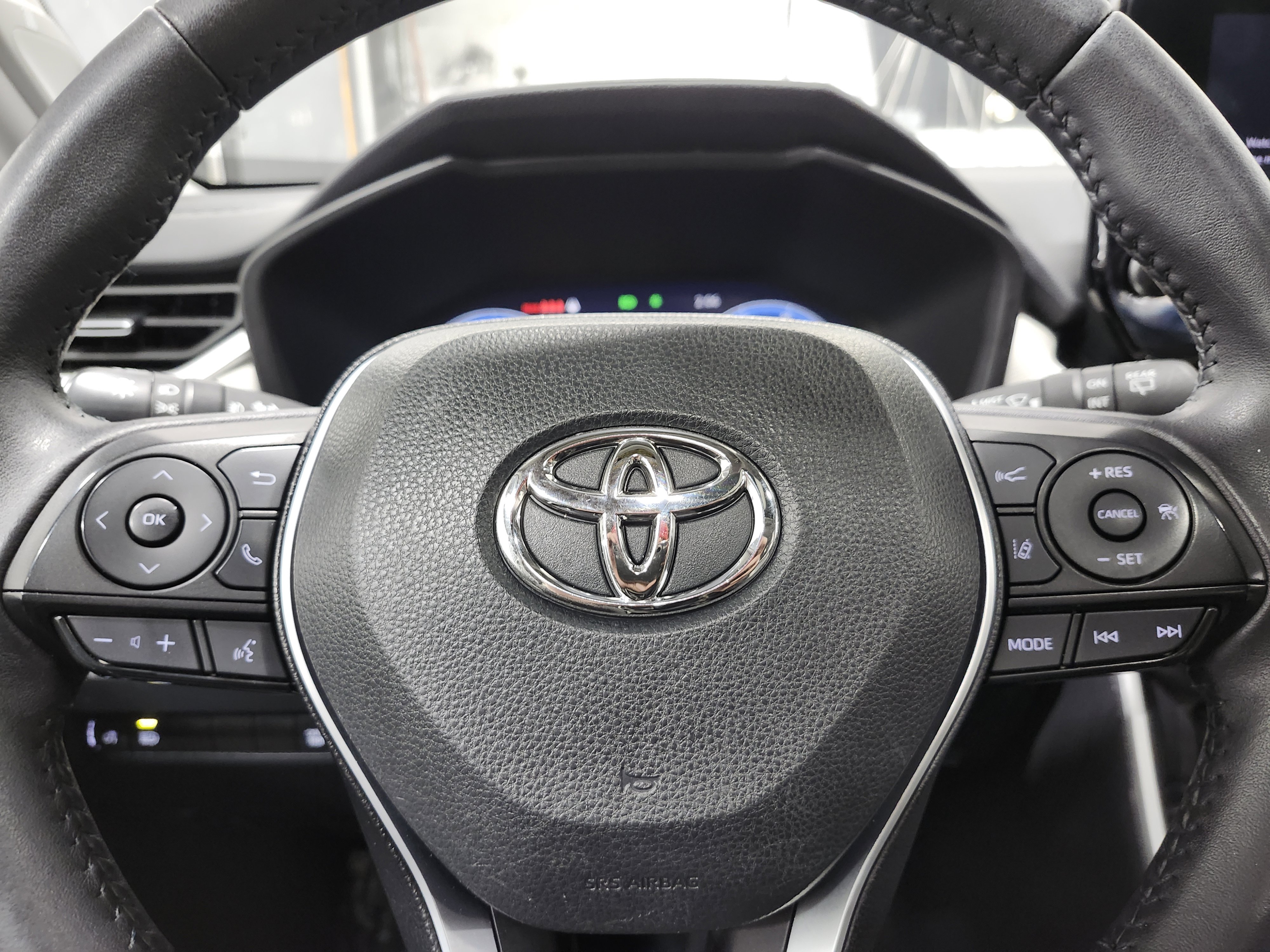 Used 2023 Toyota RAV4 Limited image 30