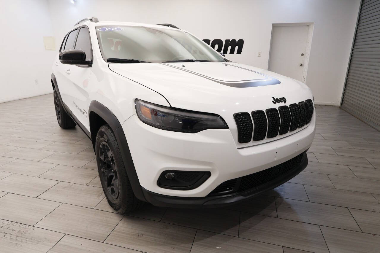 Used 2022 Jeep Cherokee Latitude AWD/4WD image 7