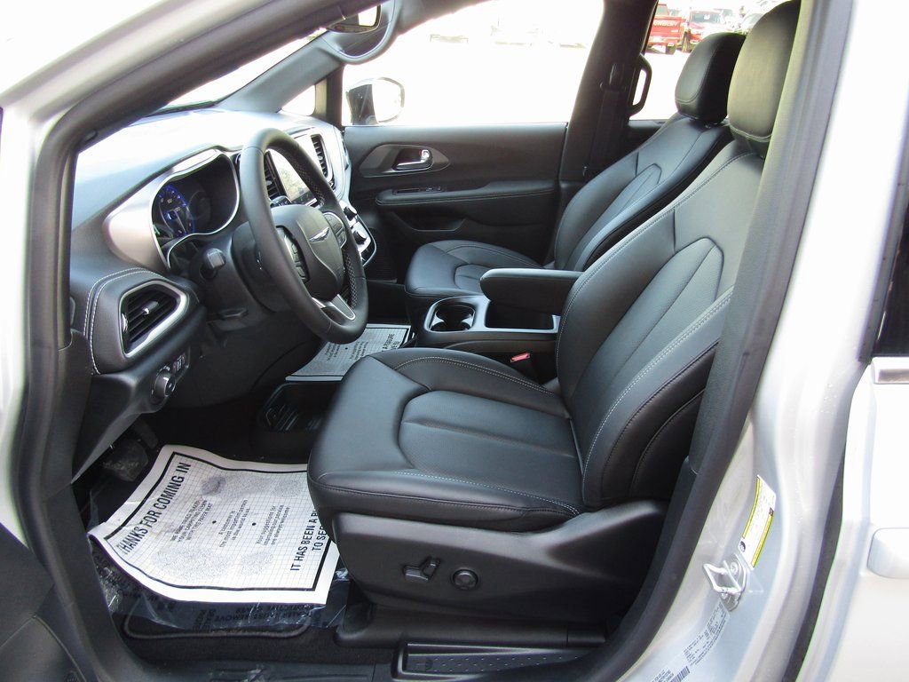 New 2026 Chrysler Pacifica Select image 24