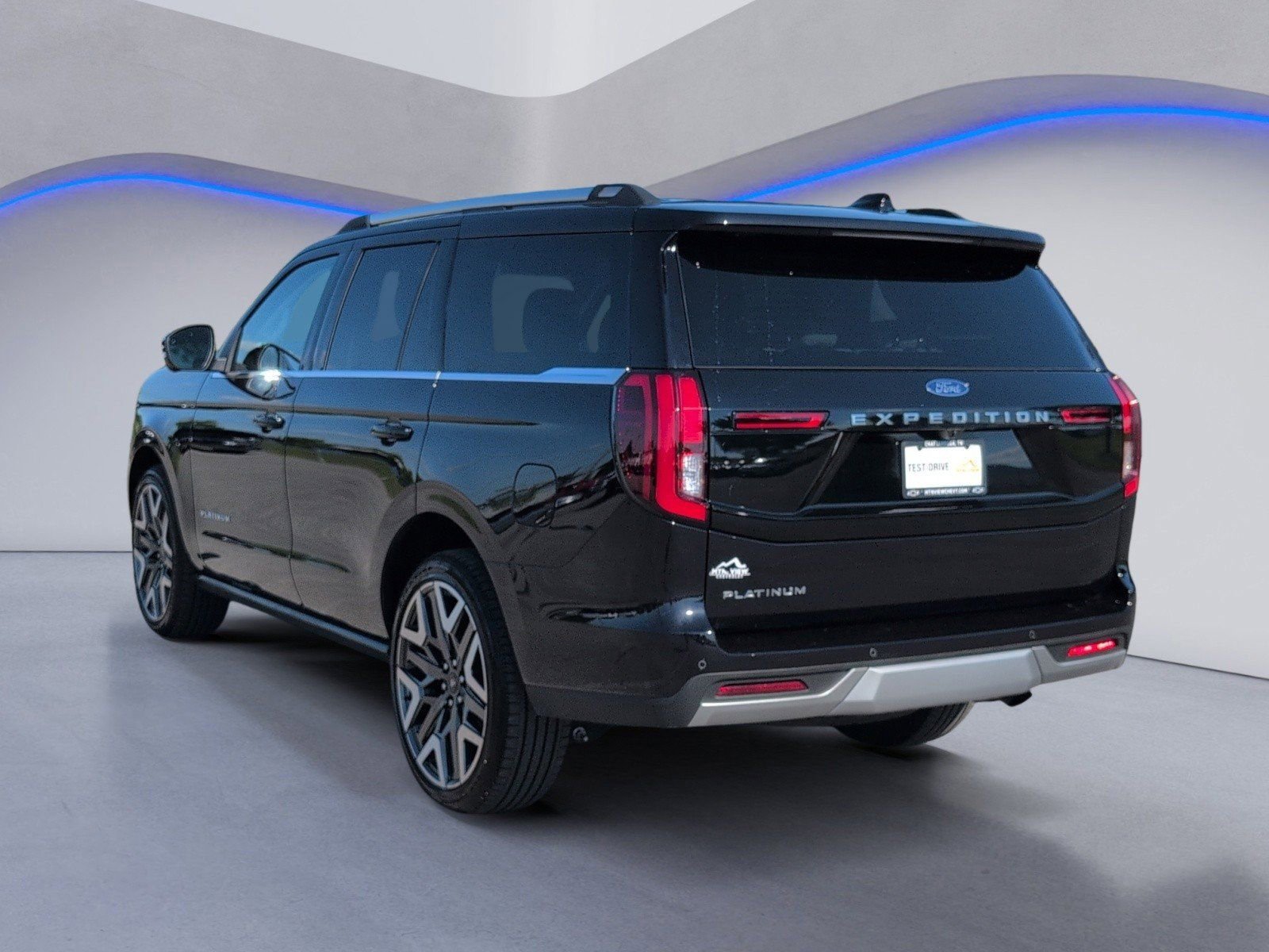 Used 2025 Ford Expedition Platinum w/ Platinum Ultimate Package AWD/4WD image 3