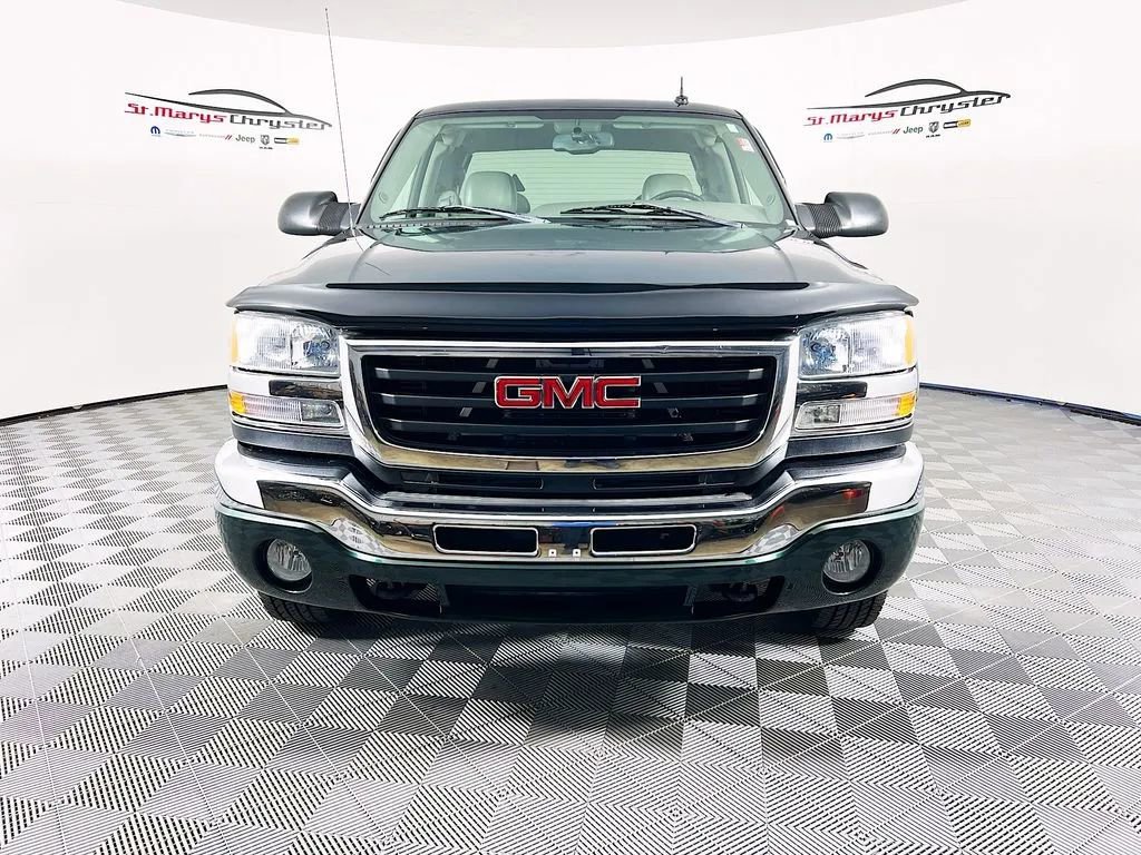 Used 2004 GMC Sierra 2500 SLT w/ Heavy-Duty Power Package AWD/4WD image 3