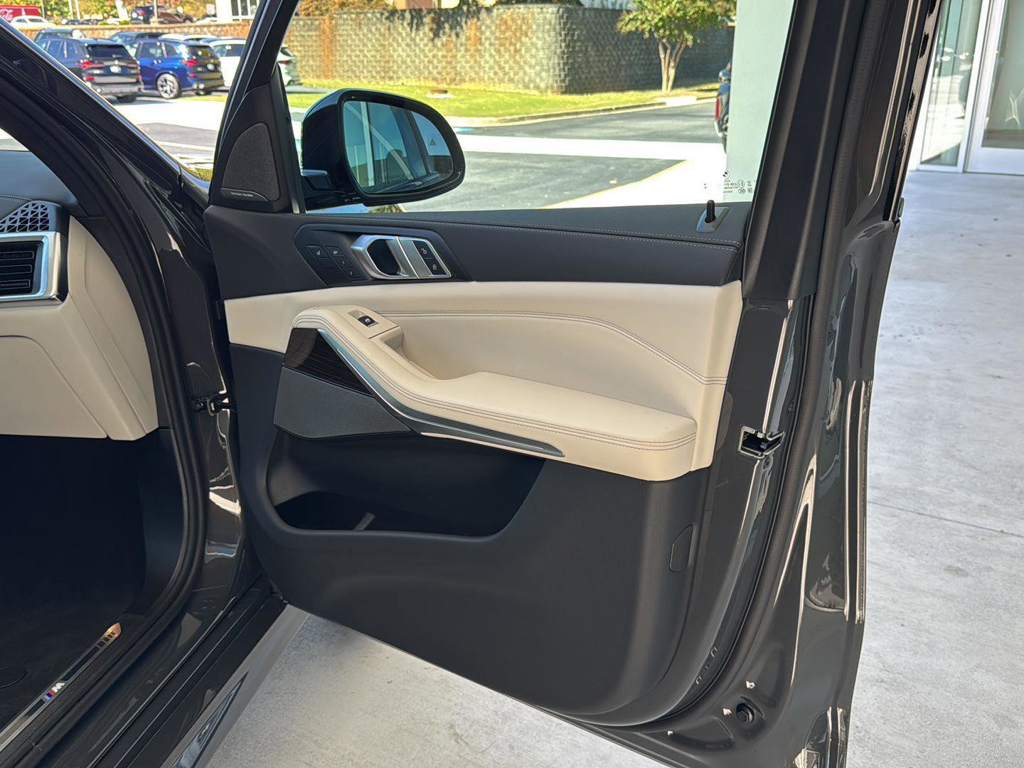 New 2026 BMW X5 xDrive40i w/ Executive Package image 12