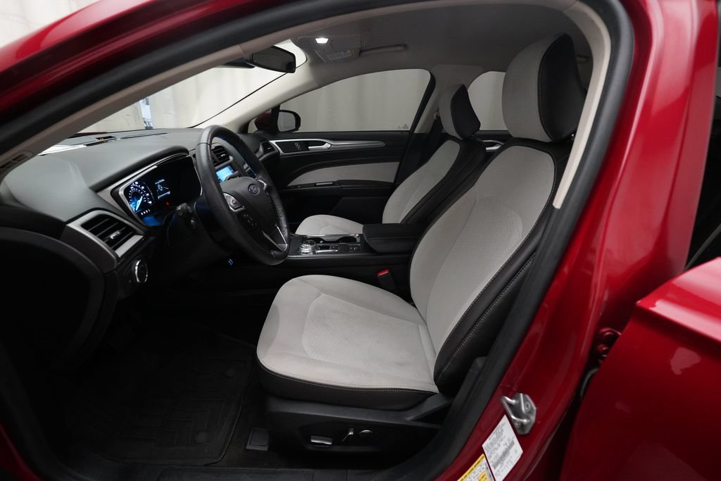 Used 2020 Ford Fusion SE w/ Equipment Group 151A FWD image 7