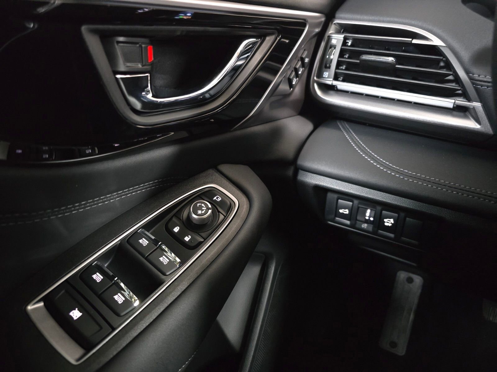 New 2025 Subaru Outback Touring XT image 31