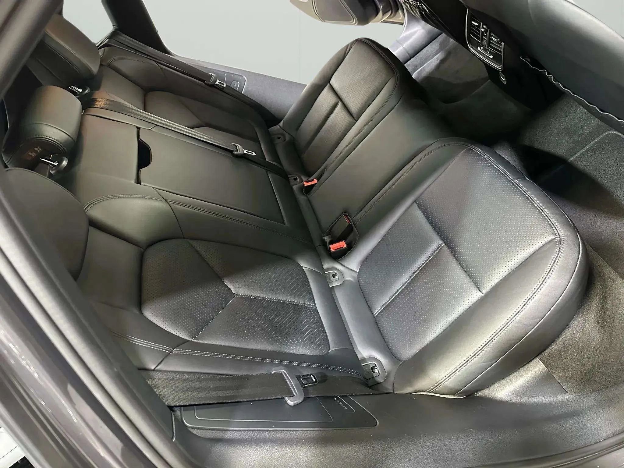 Used 2016 Porsche Macan S image 35