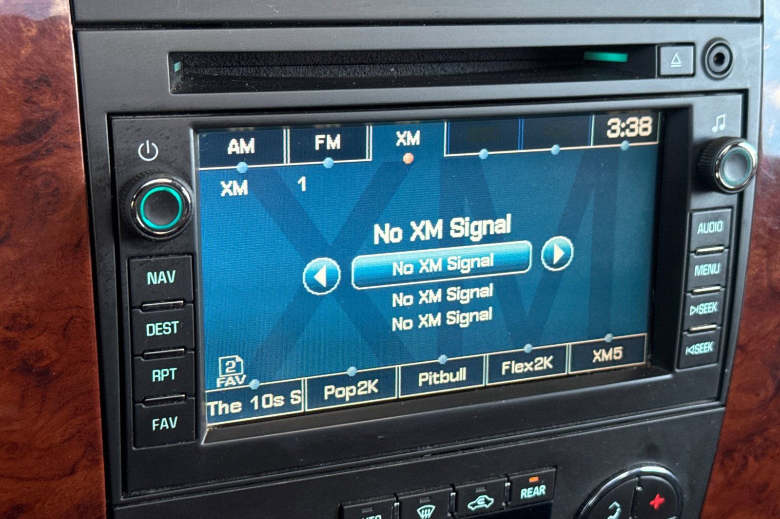 Used 2011 Chevrolet Tahoe LTZ AWD/4WD image 25