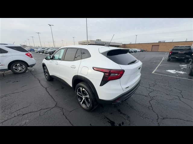 Certified 2024 Chevrolet Trax RS w/ Driver Confidence Package image 7