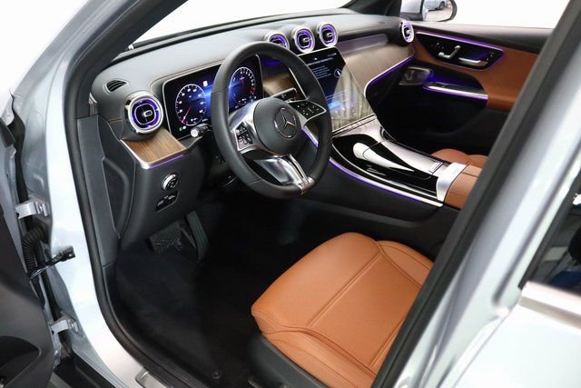 Used 2025 Mercedes-Benz GLC 350e 4MATIC w/ Driver Assistance Package image 23