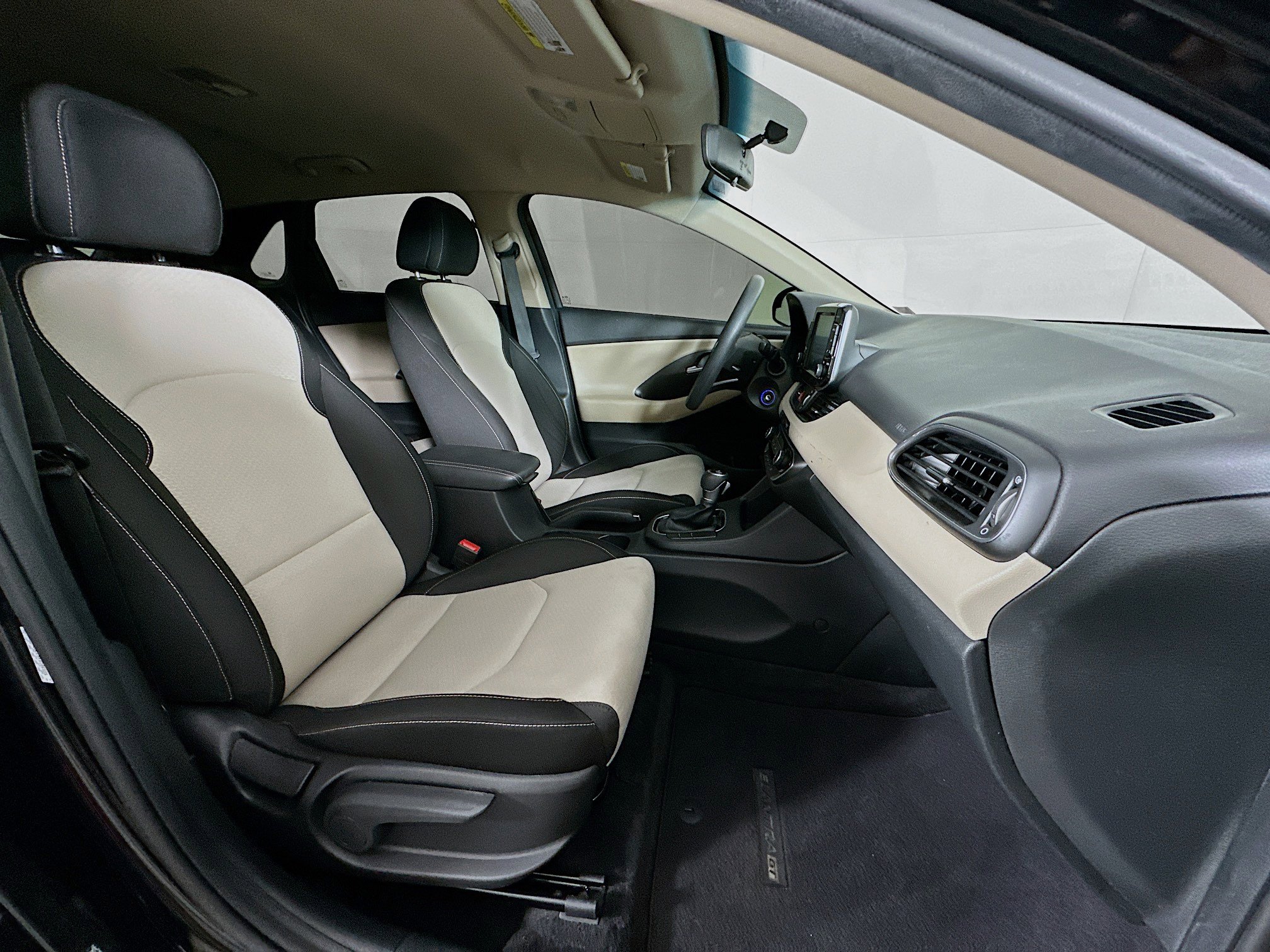 Used 2019 Hyundai Elantra GT image 28