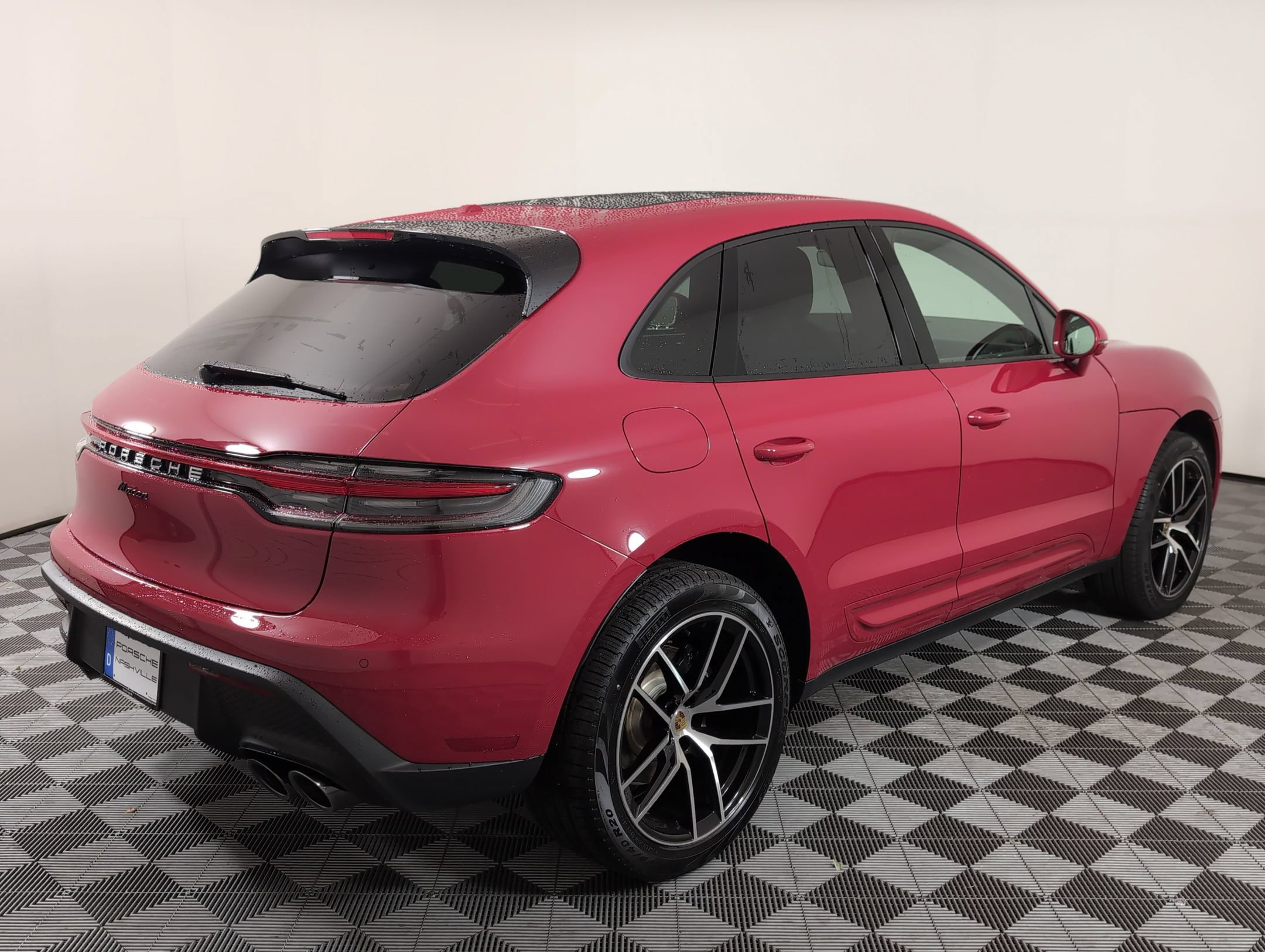 Certified 2025 Porsche Macan AWD/4WD image 8