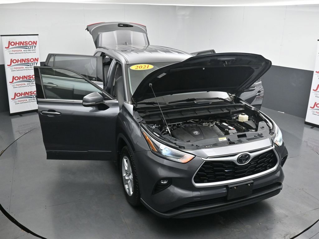 Used 2021 Toyota Highlander LE AWD/4WD image 42